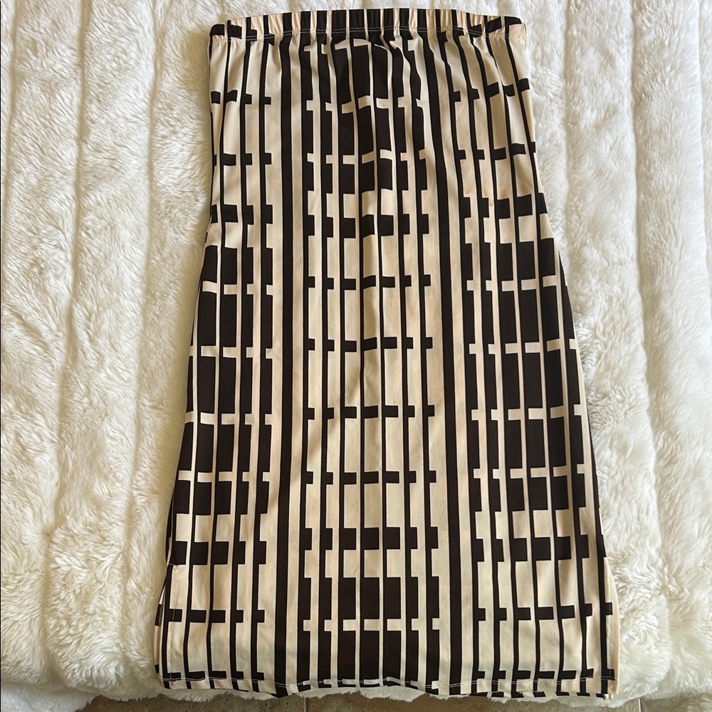 Chic Black and Cream Geometric Mini Dress